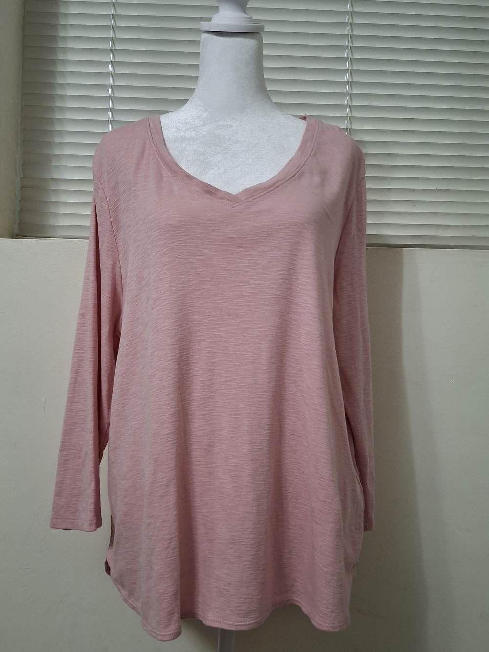 Kirkland Signature Relaxed V-Neck Long Sleeve Top in Dusty Rose